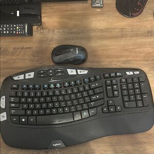Logitech Wireless Keyboard and Mouse Set - Black